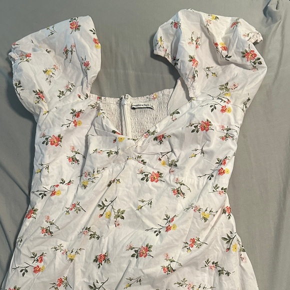 Abercrombie & Fitch Dresses & Skirts - Abercrombie & Fitch White Floral Dress